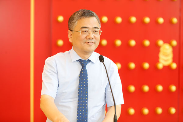 董事長簡介(圖1) 董事長簡介(圖1)